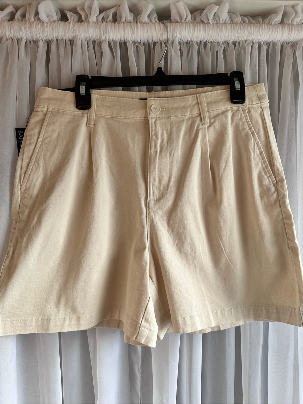 Banana Republic Cream Front Pleat Cotton Blend Shorts with Pockets
